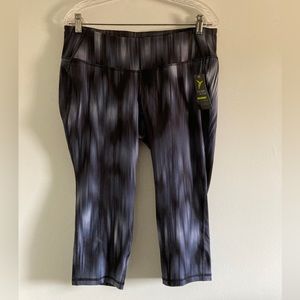 🔥🔥NWT Old Navy Active fitted compression cropped leggings w pocket